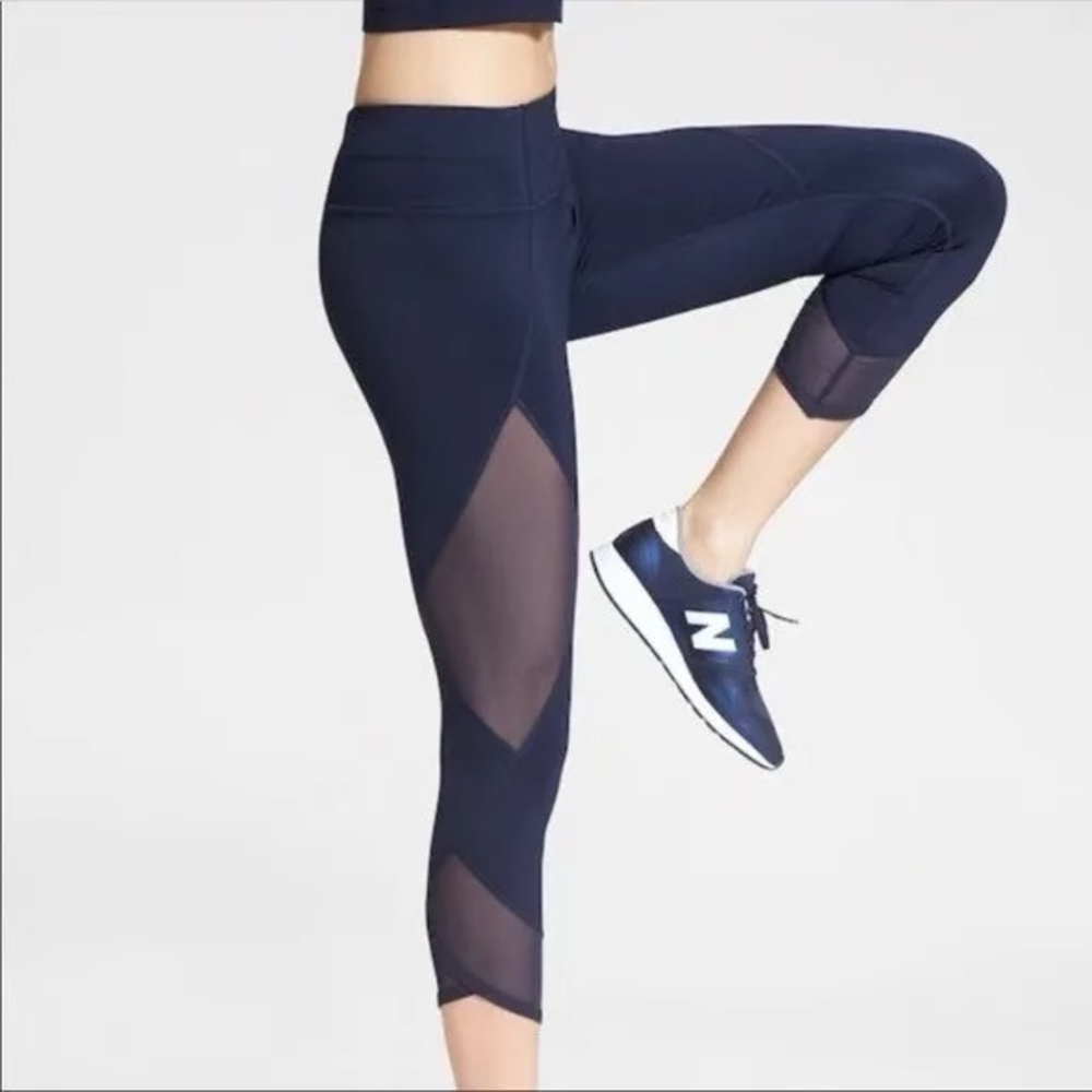 Athleta Aura Sonar Capri Mesh Crop Legging in Navy Size Medium‎
